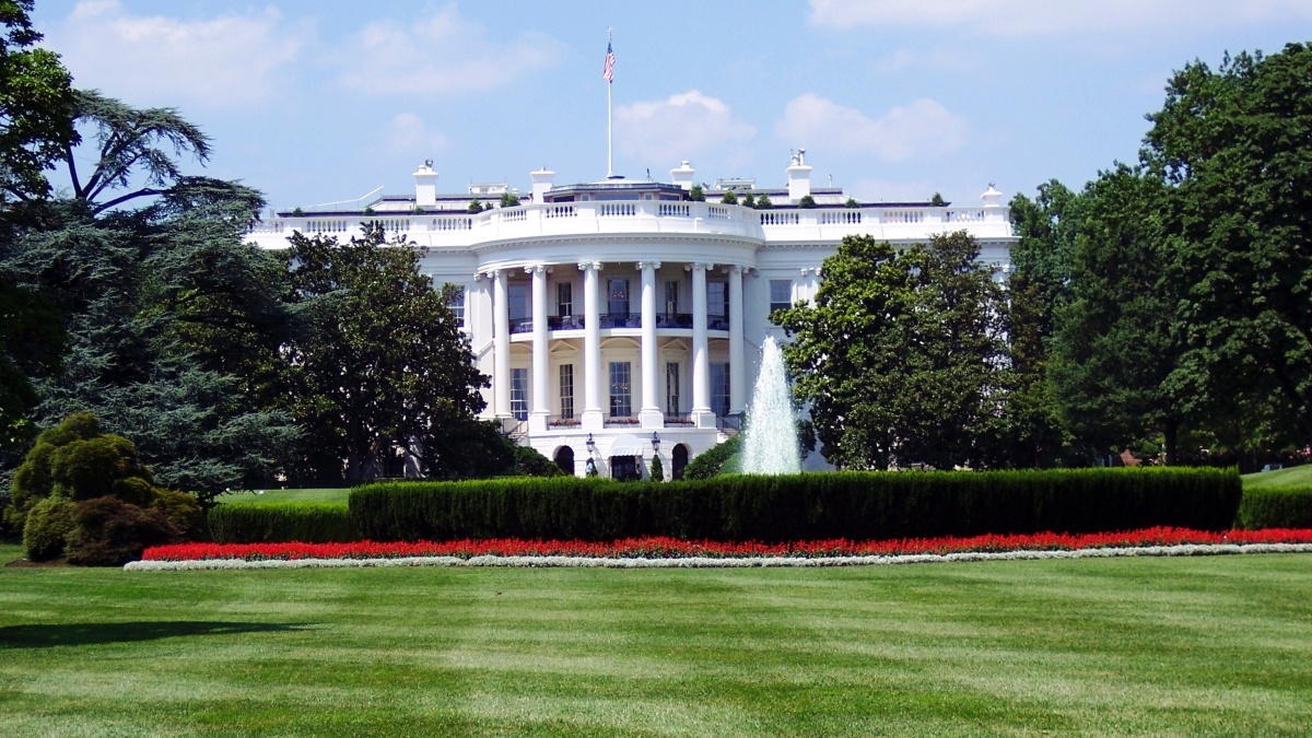 Exterior of White House and front lawn